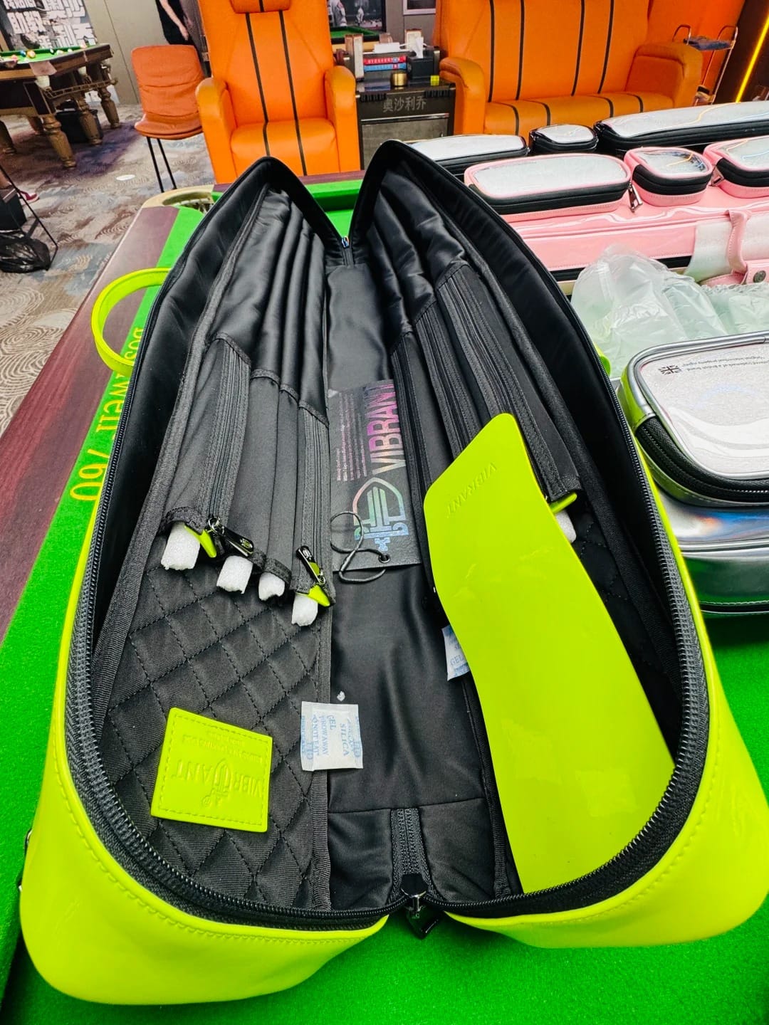 Customer photo review of Lizard Holographic Series Cue Case 3B4S