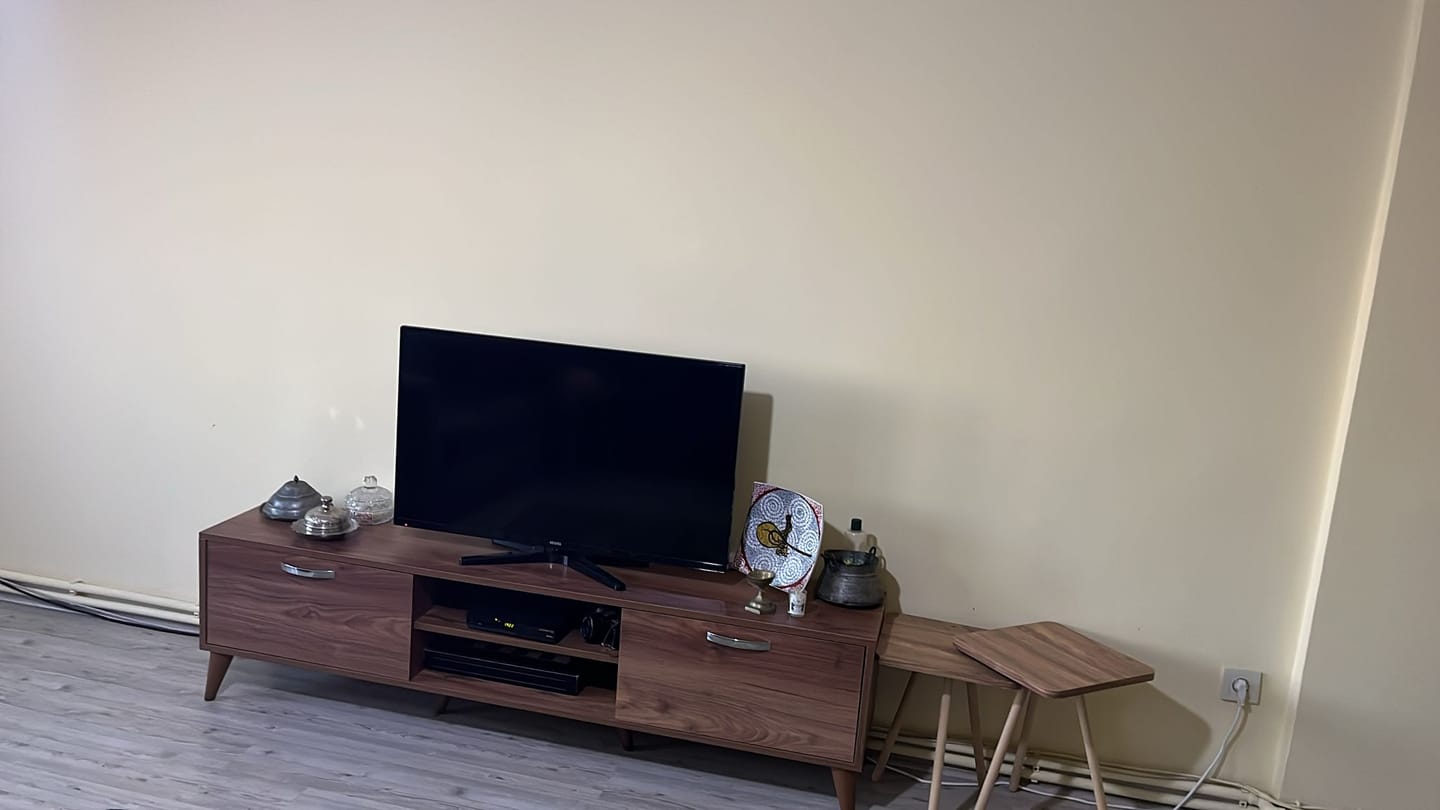 Customer photo review of Rani A9 Tv Ünitesi Modern Ayaklı Tv Sehpası 180 cm Minyatür Ceviz