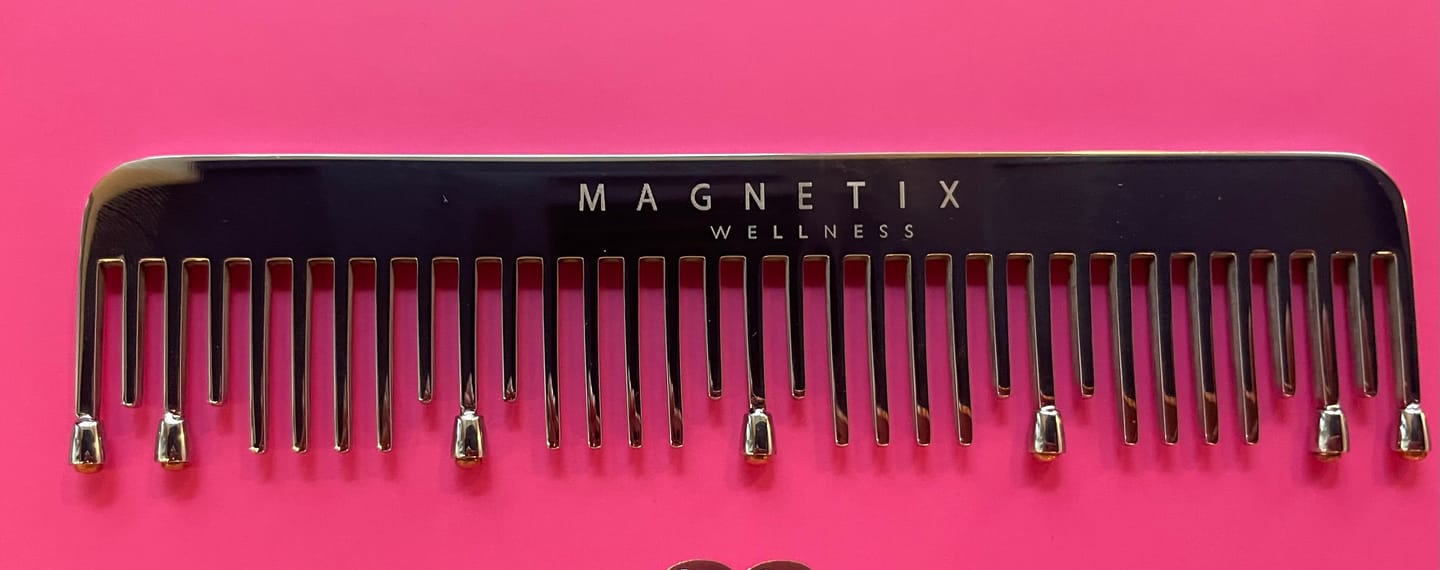 Customer photo review of Massagekamm mit Magneten