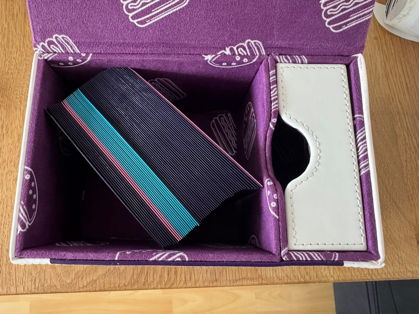 Customer photo review of 20 Chicken Nuggets Deckbox