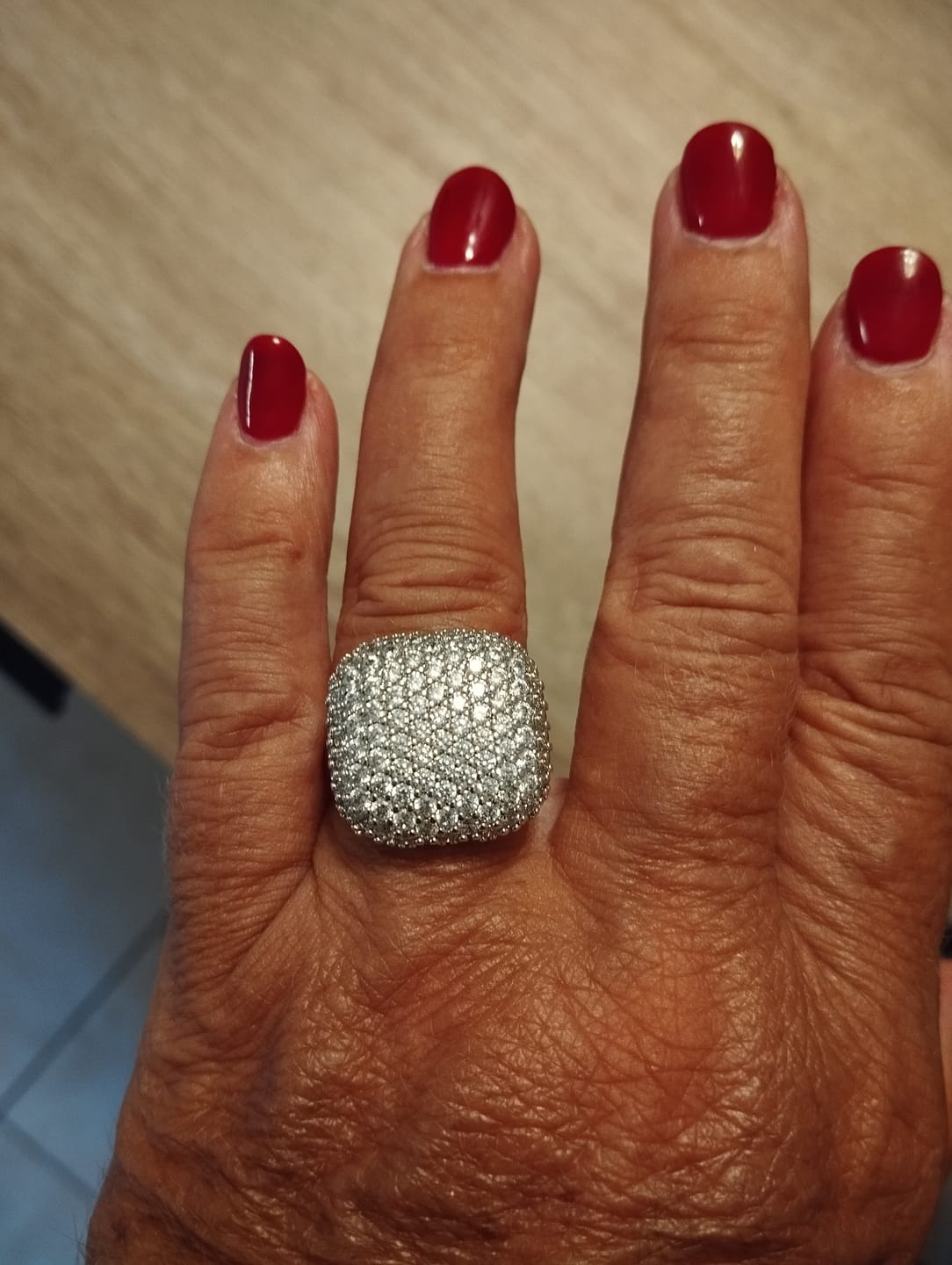 Customer photo review of Anello Chevalier Glow Quadrato con Pavé in Cubic Zirconia