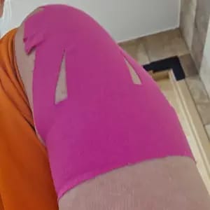 Customer photo review of Supporto Spalla Impermeabile con Tape Kinesiologico Pretagliato