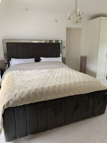 Customer photo review of Jude Mirror Stripe Line Bed
