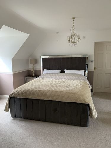 Customer photo review of Jude Mirror Stripe Line Bed