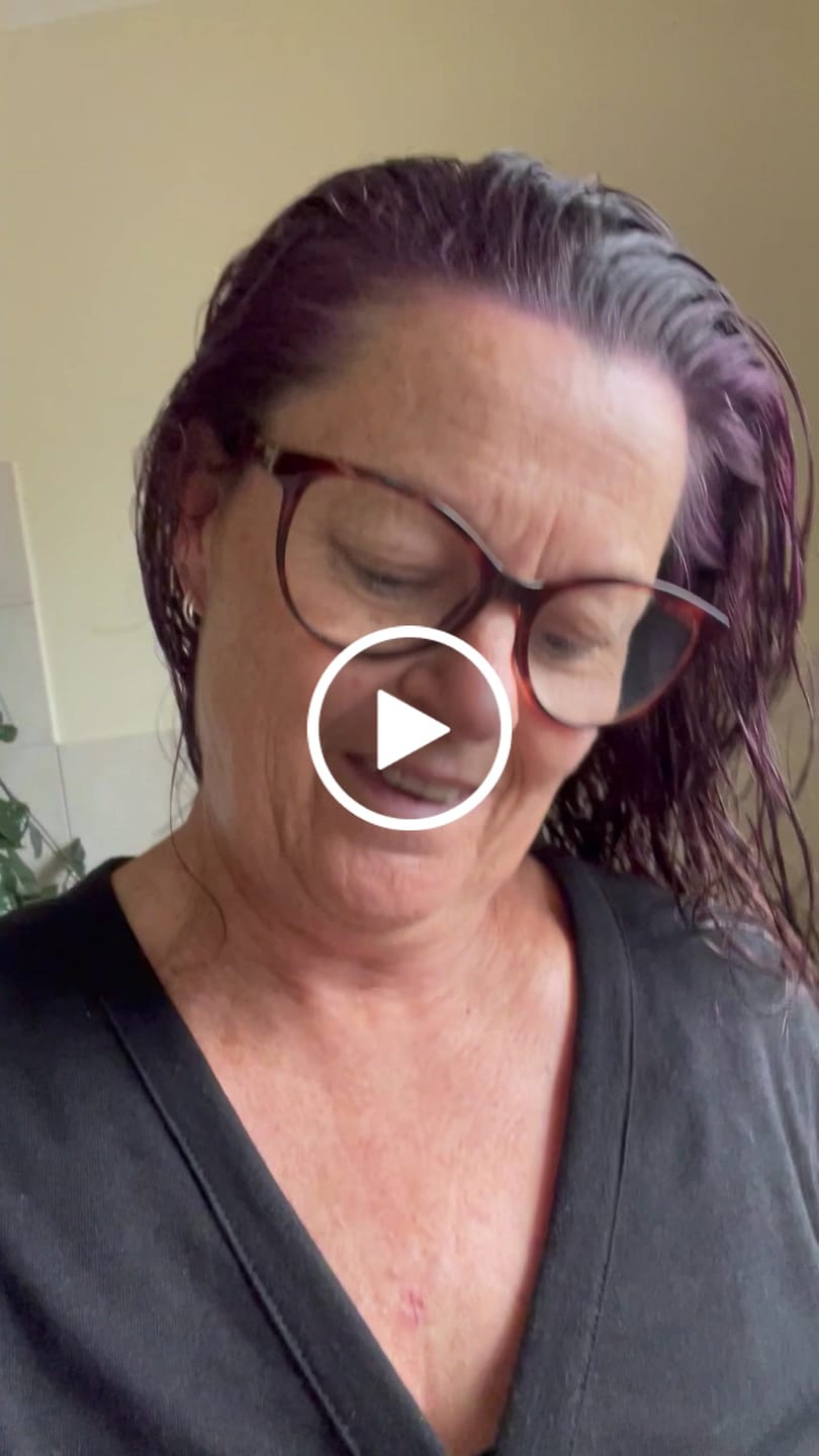 Customer video review of Instant Dye Shampoo