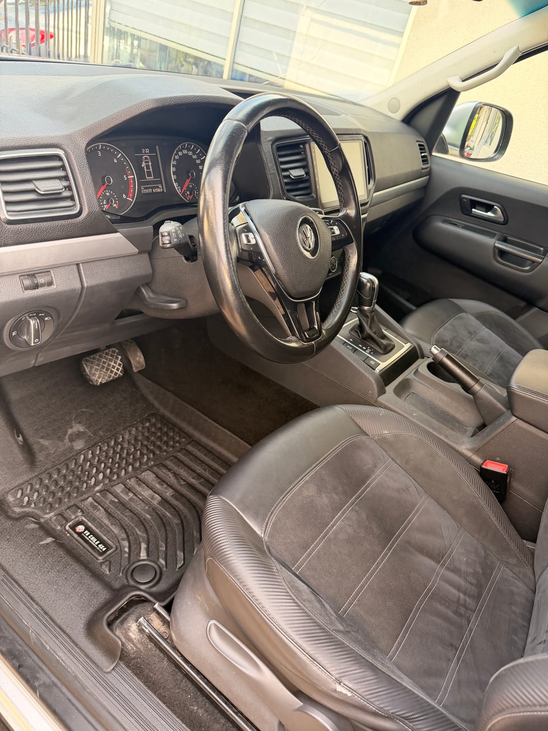Customer photo review of Pisos Calce Perfecto Volkswagen Amarok años 2011 al 2026