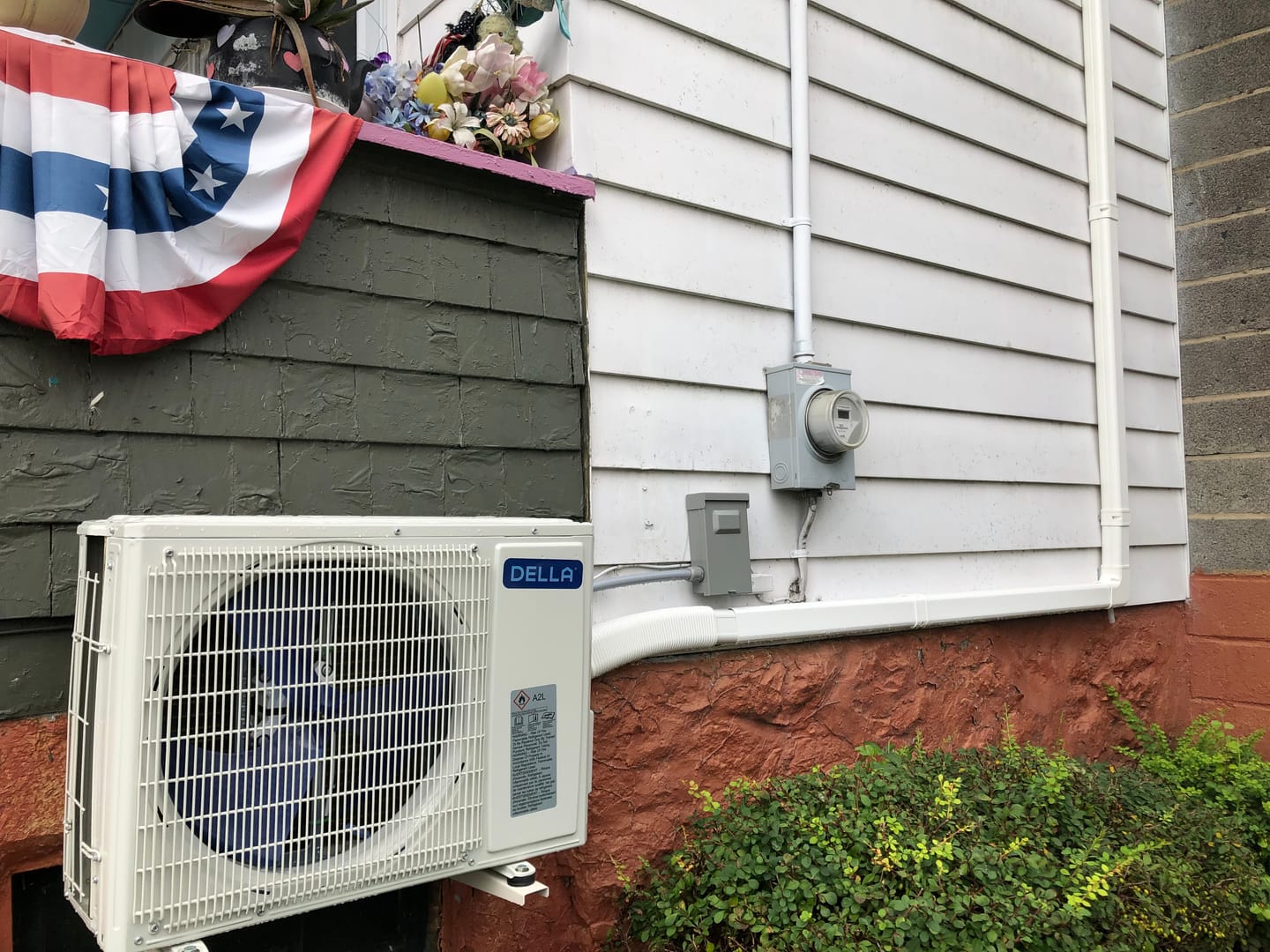 Customer photo review of DELLA Serena Series 12000 BTU 22 SEER2 Mini-Split Heat Pump AC - Up to 550 Sq.Ft.