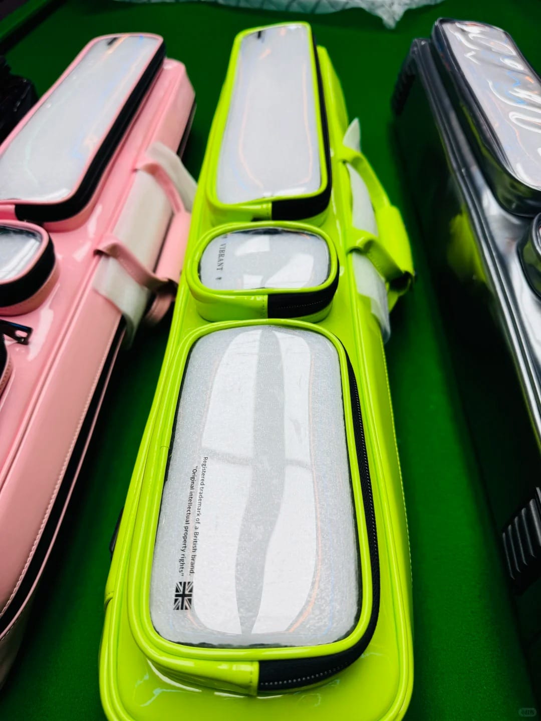 Customer photo review of Lizard Holographic Series Cue Case 3B4S