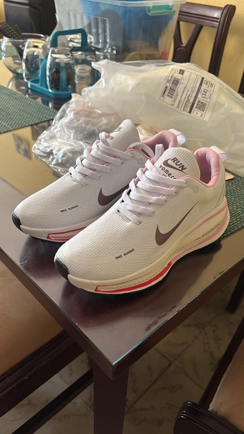 Customer photo review of NIKE VOMERO PLUS
