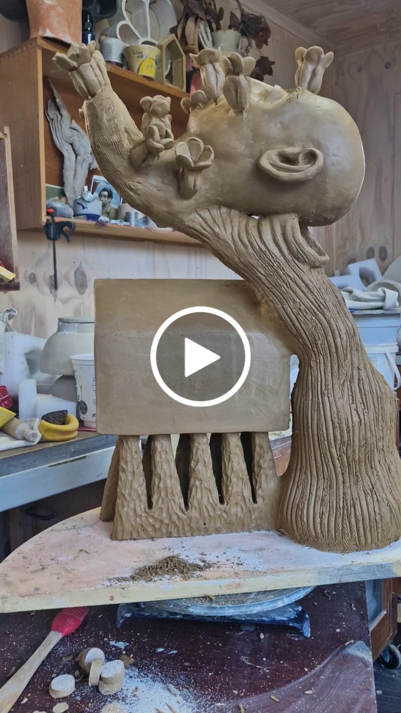 Customer video review of Atelier W 2505 - White Stoneware Clay with grog 10Kg Bag