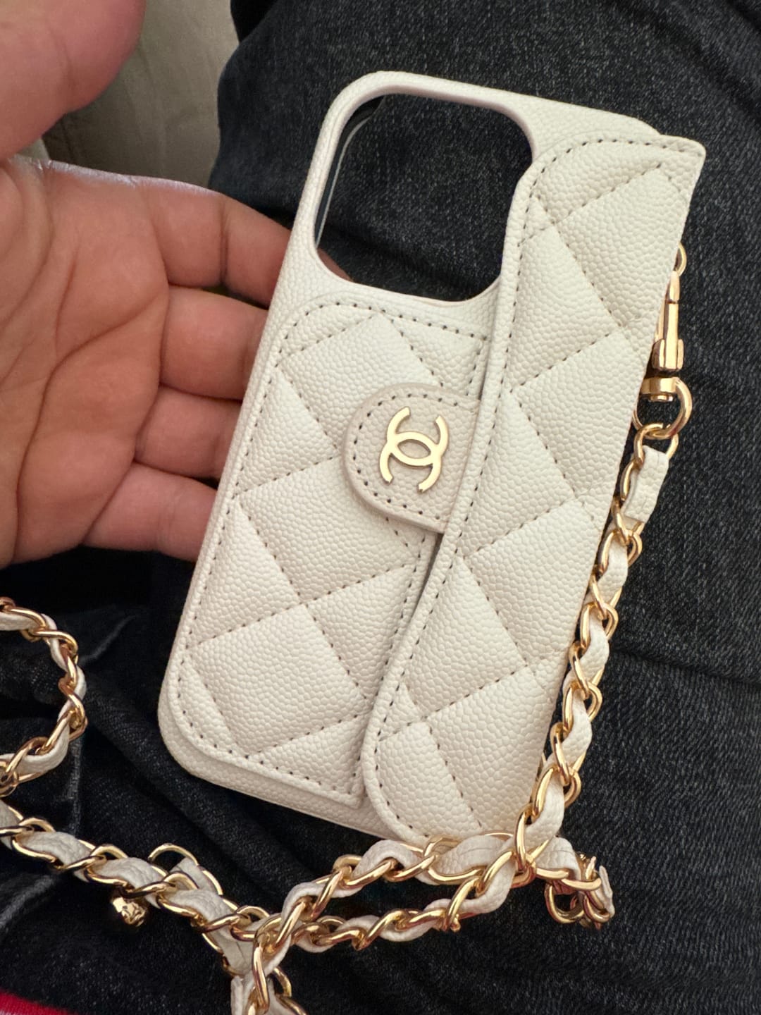 Customer photo review of Coque Chanel Beige
