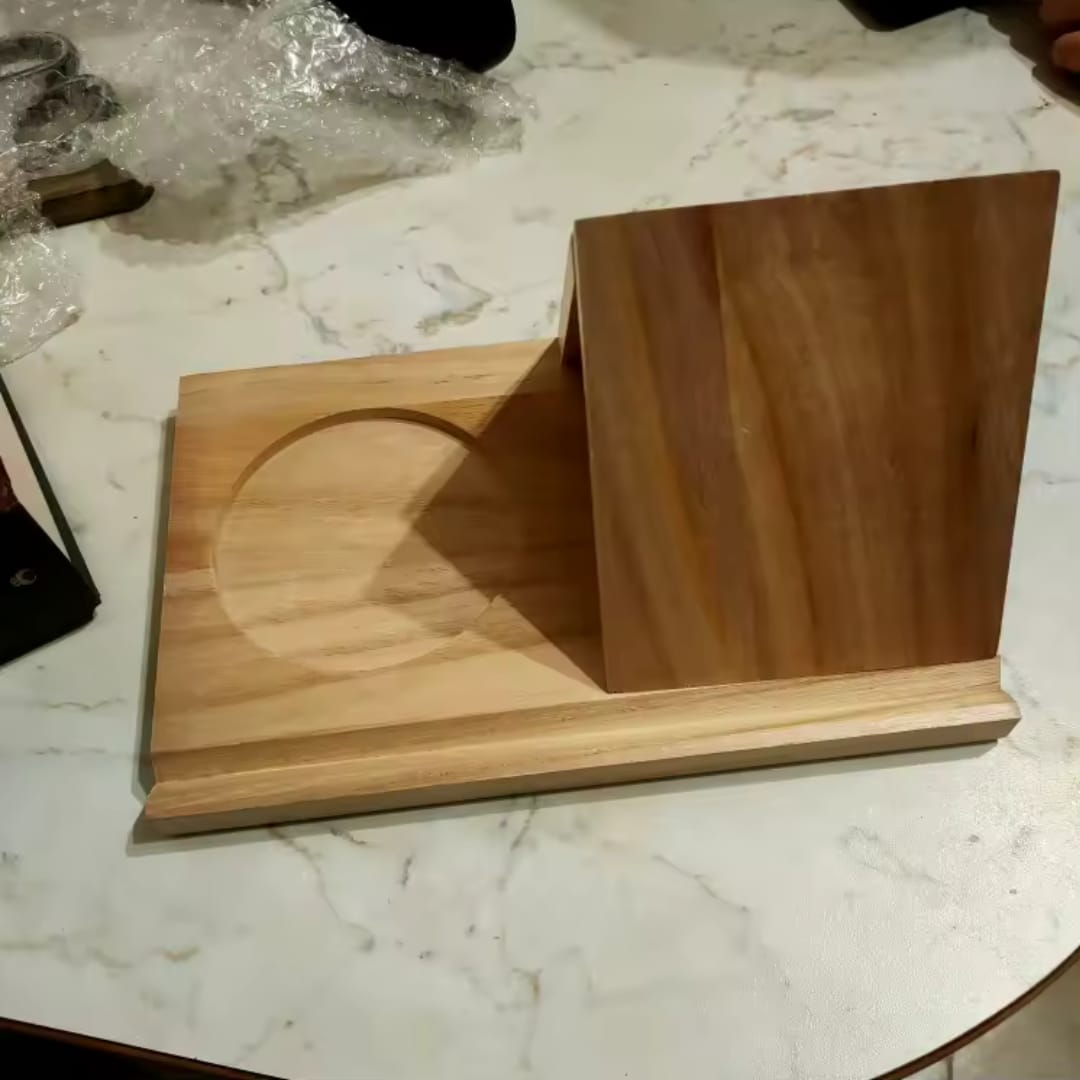 Customer photo review of Soporte de Madera para Libros con Portavasos