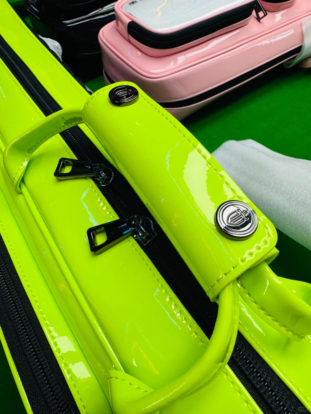 Customer photo review of Lizard Holographic Series Cue Case 3B4S