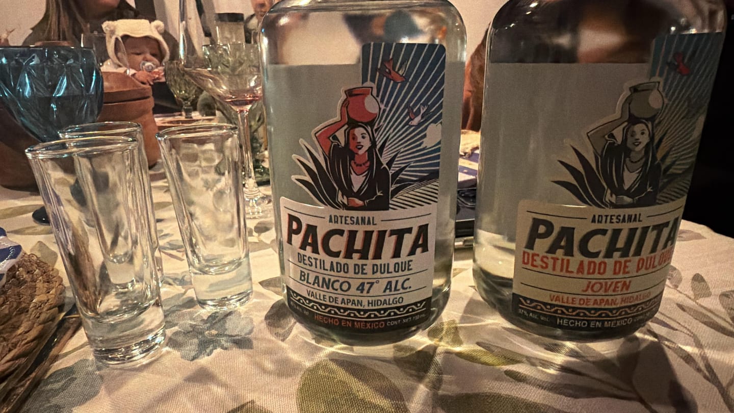 Customer photo review of El Clásico: Destilado de Pulque Blanco 47° y Joven – 750 mL