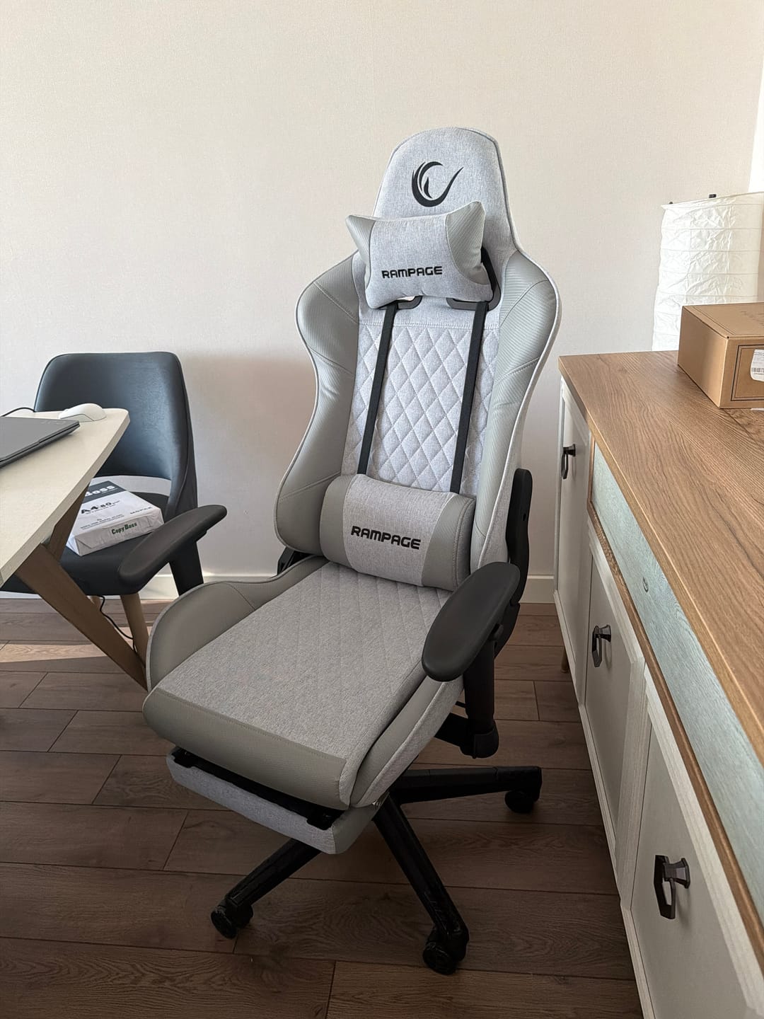 Customer photo review of KL-R27 Elemental Ayak Dayama Yerli Terletmez Kumaş Gri / Karbon Gaming Oyuncu Koltuğu