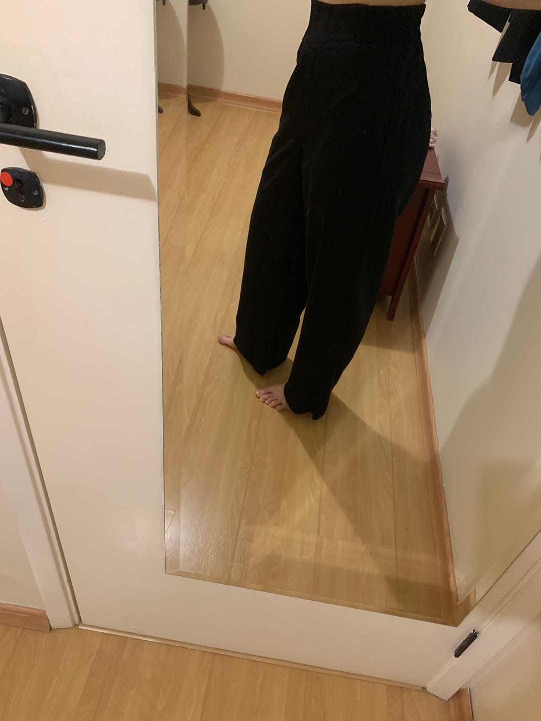 Customer photo review of Calça Reta Petúnia Preta