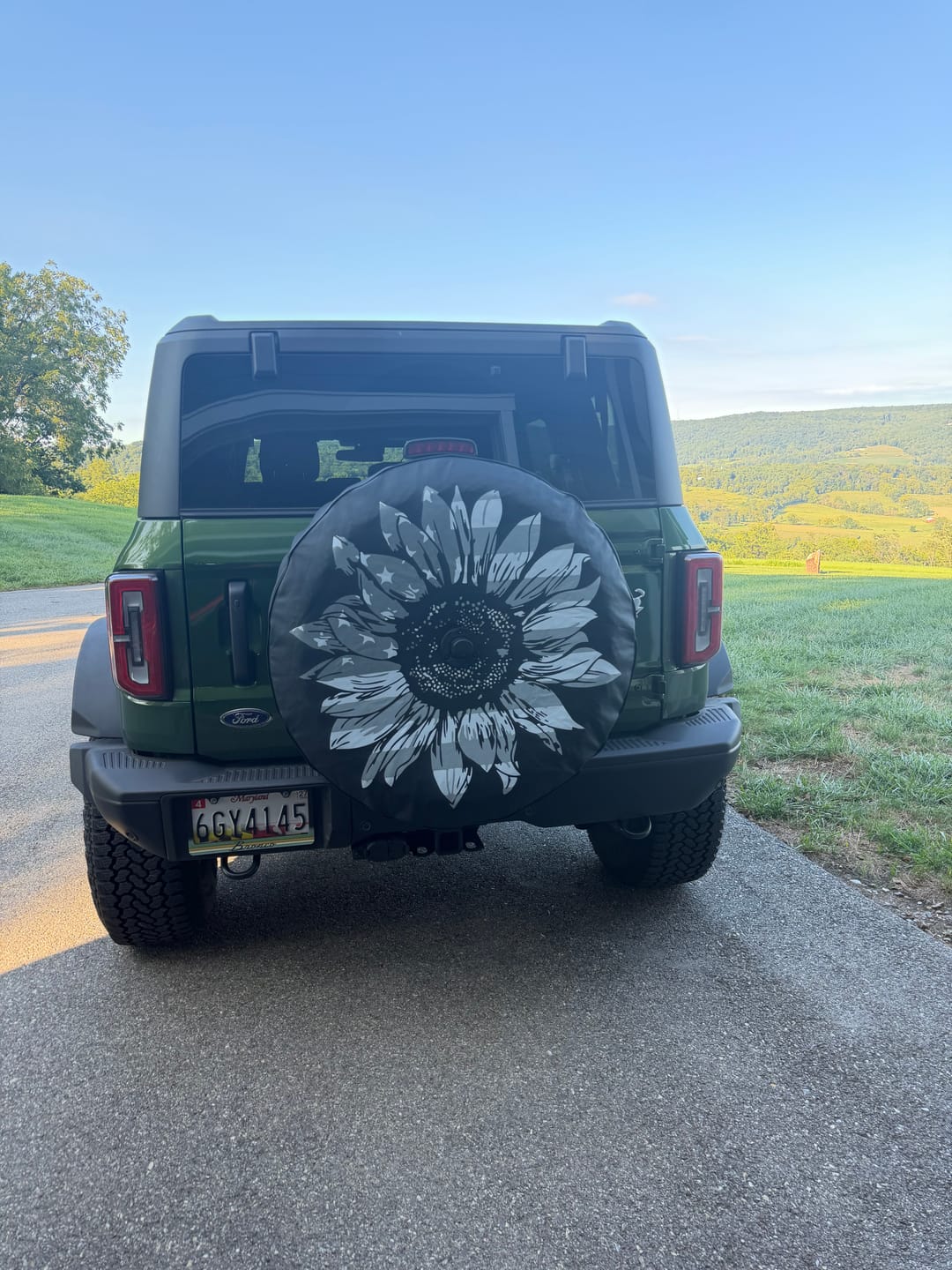 Customer photo review of B&W Sunflower Flag Tire Cover