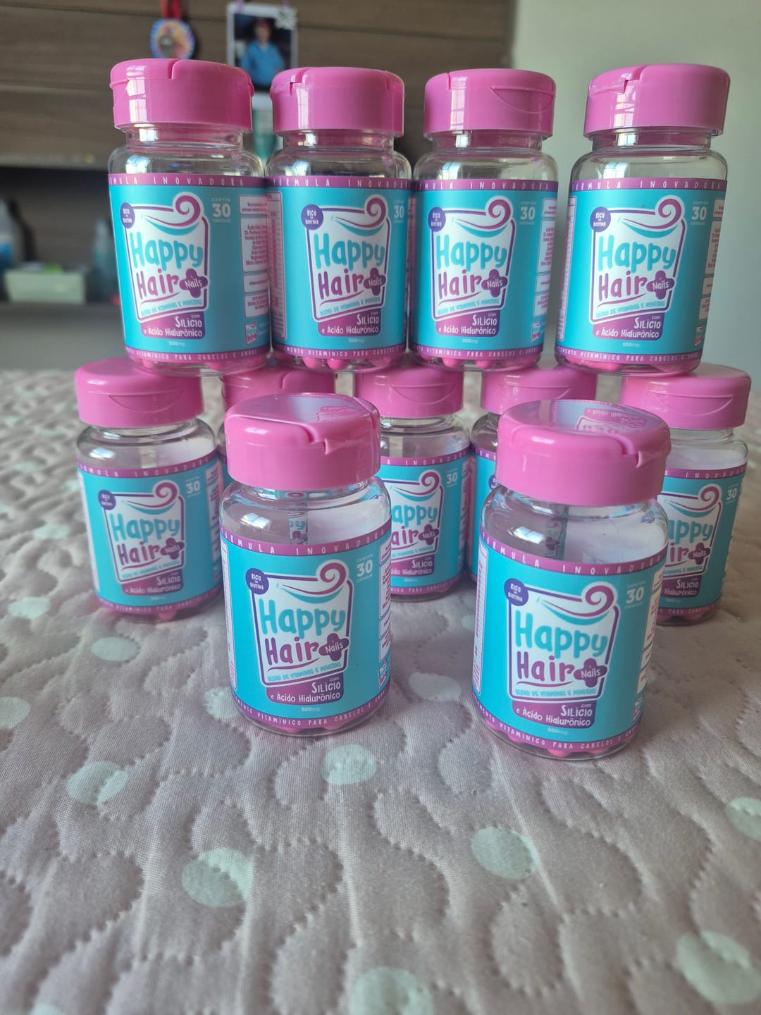 Customer photo review of Happy Hair 6 Potes + 6 Potes Grátis + 2 Colágenos + 1 Melatonina (Total 15 Potes)