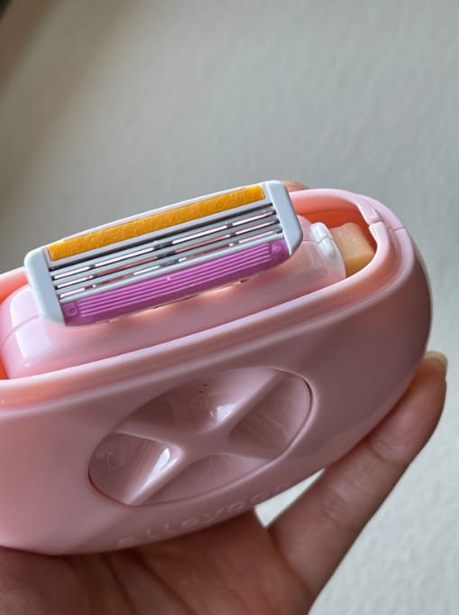 Customer photo review of Glowi - Shave. Hydrate. Refresh.