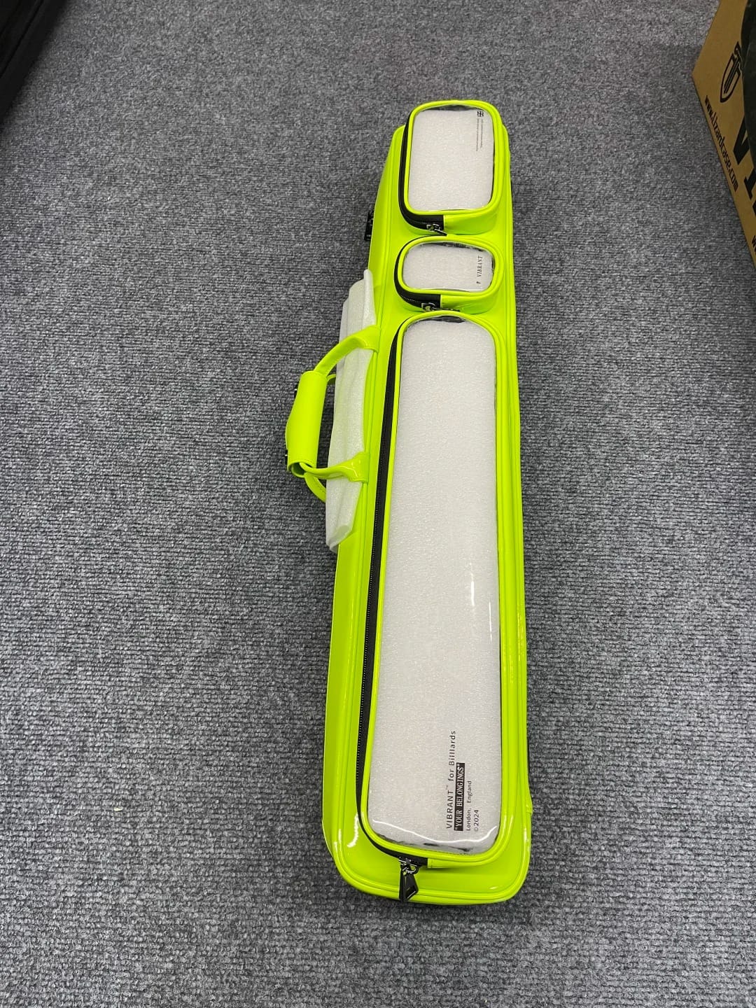 Customer photo review of Lizard Holographic Series Cue Case 3B4S