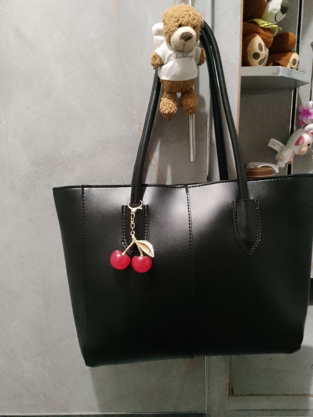 Customer photo review of Carla Shoulder Tote Black (Zip Closure )