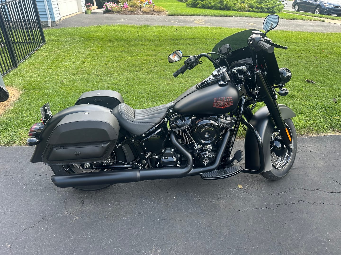 Customer photo review of 28L - Pantheon Medium Quick Mount Motorcycle Saddlebags For Harley Softail Heritage FLHC/S