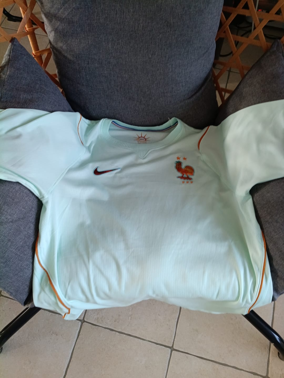 Customer photo review of MAILLOT RETRO FRANCE EXTERIEUR 2018/2019