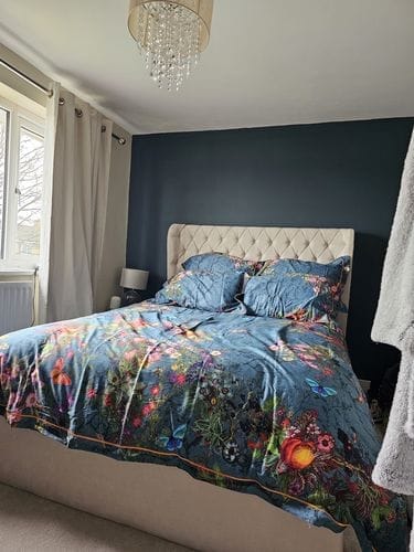 Customer photo review of Greyson Thick Curve Winged Bed
