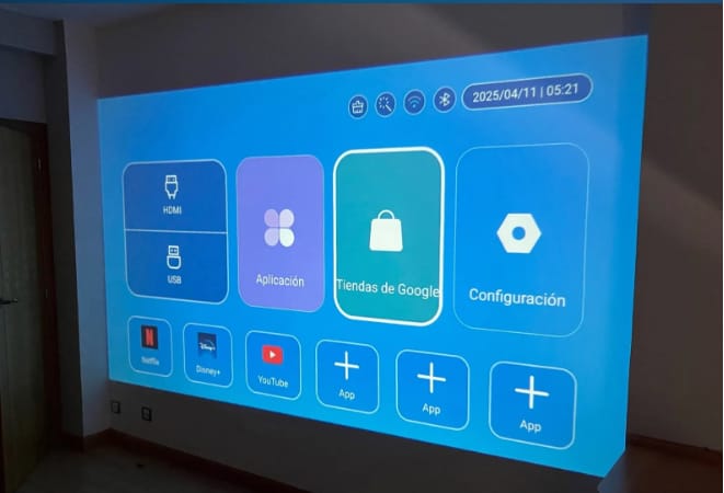 Customer photo review of Glowyll CineWall Projektor