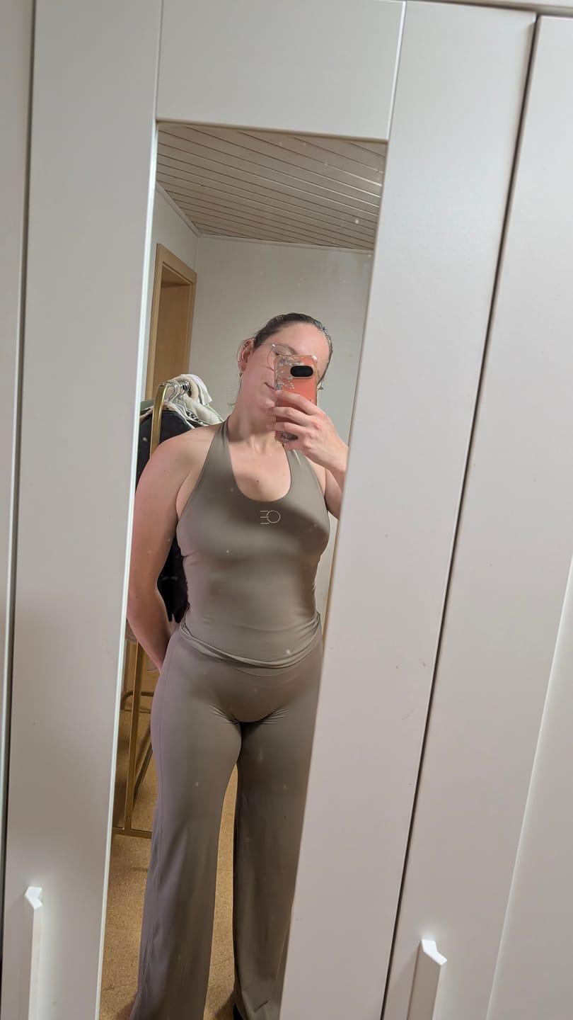Customer photo review of LUXE Sculpt Straight Leg Leggings - Dusk Grey