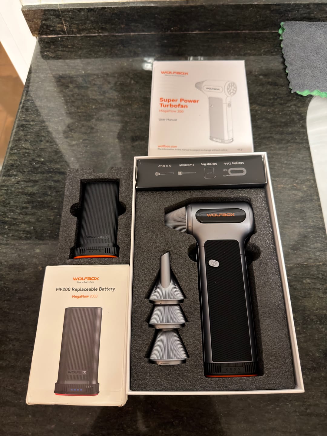 Customer photo review of WOLFBOX MF200 Compressed Air Duster with Swappable Battery Cartridge