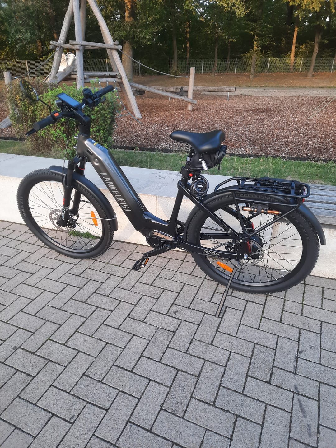 Customer photo review of Lankeleisi MG600 Lite 250W 27.5" Electric Trekking Bike 720Wh SUV E-bike with Switchable Sensor 36V 20Ah Battery
