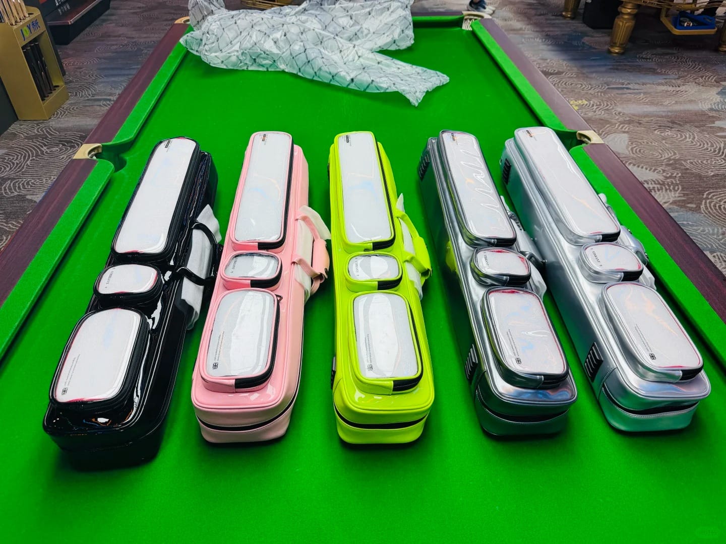 Customer photo review of Lizard Holographic Series Cue Case 3B4S