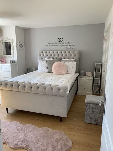 Customer photo review of Everleigh Chesterfield Scroll Sleigh Bed