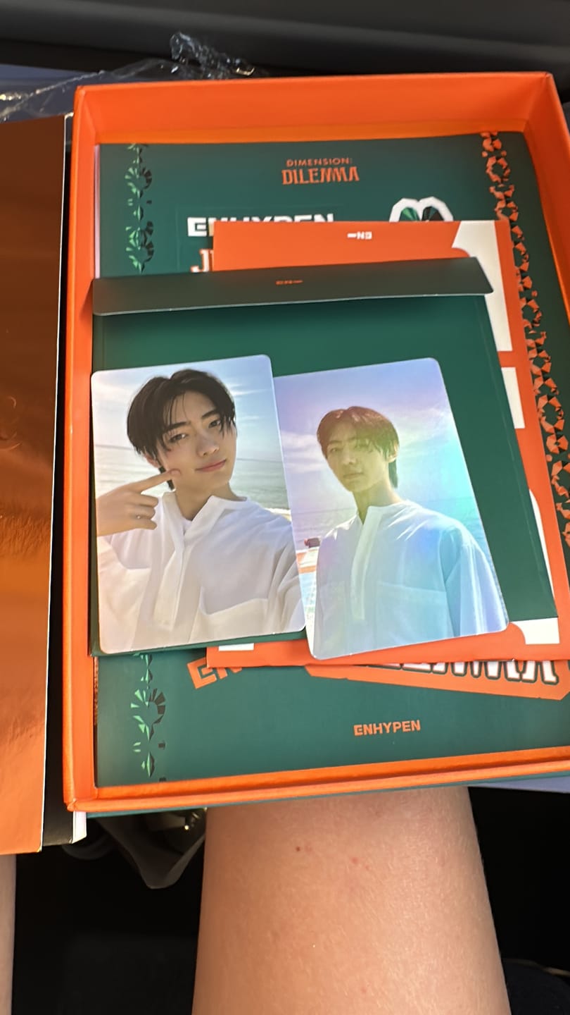 Customer photo review of ATEEZ - 14TH MINI ALBUM - [GOLDEN HOUR : Part.5] (A/ DIARY/ Z Ver.)