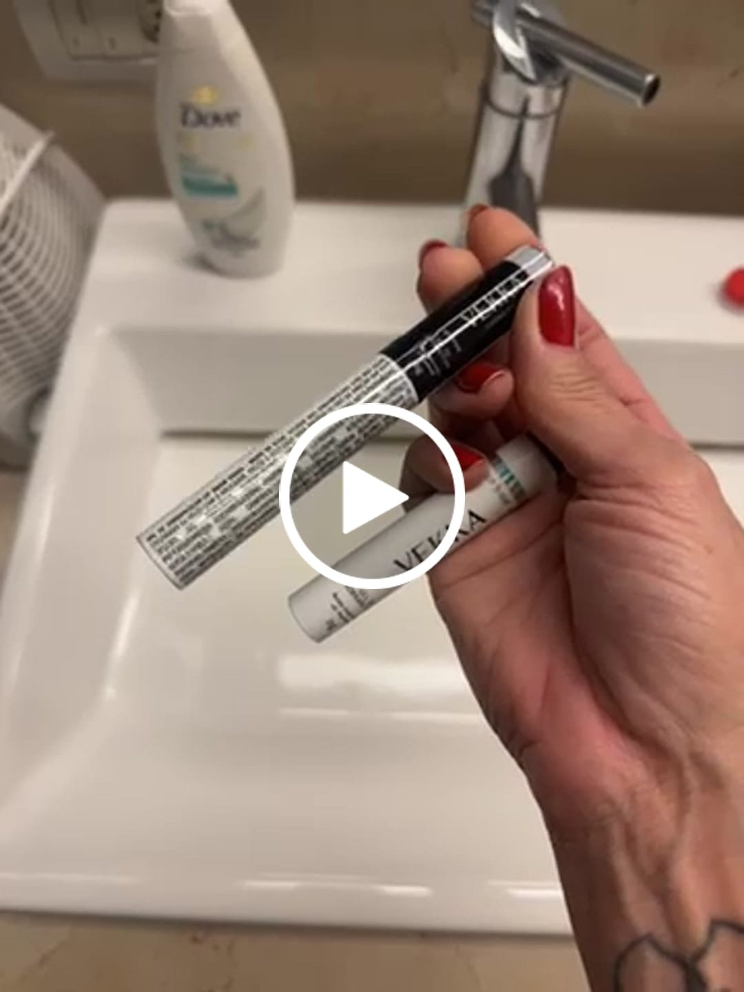 Customer video review of GEL DE SOBRANCELHA UP BROW 8G
