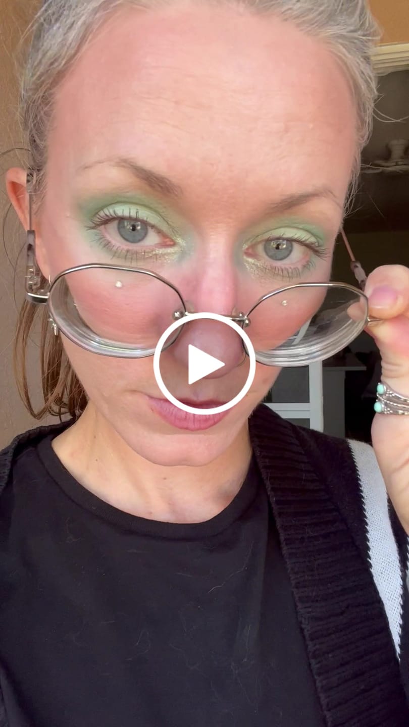 Customer video review of Scary Tale Ending Halloween Palette