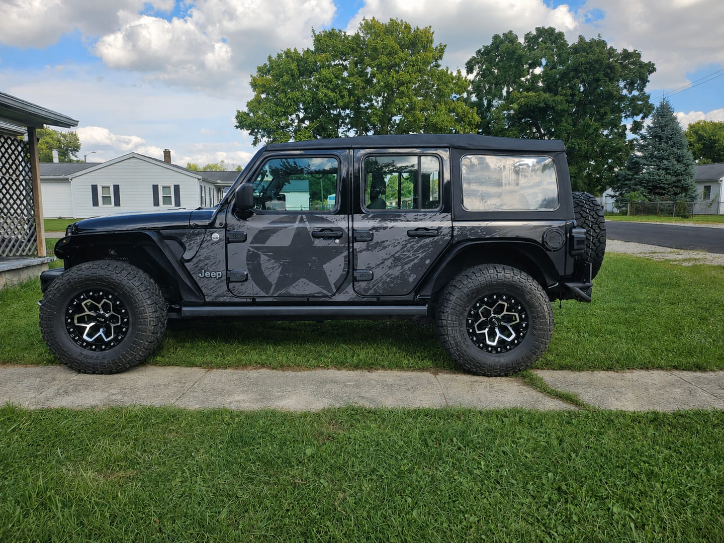 Customer photo review of Wrangler JLU Custom Reproductions Removable Trail Armor