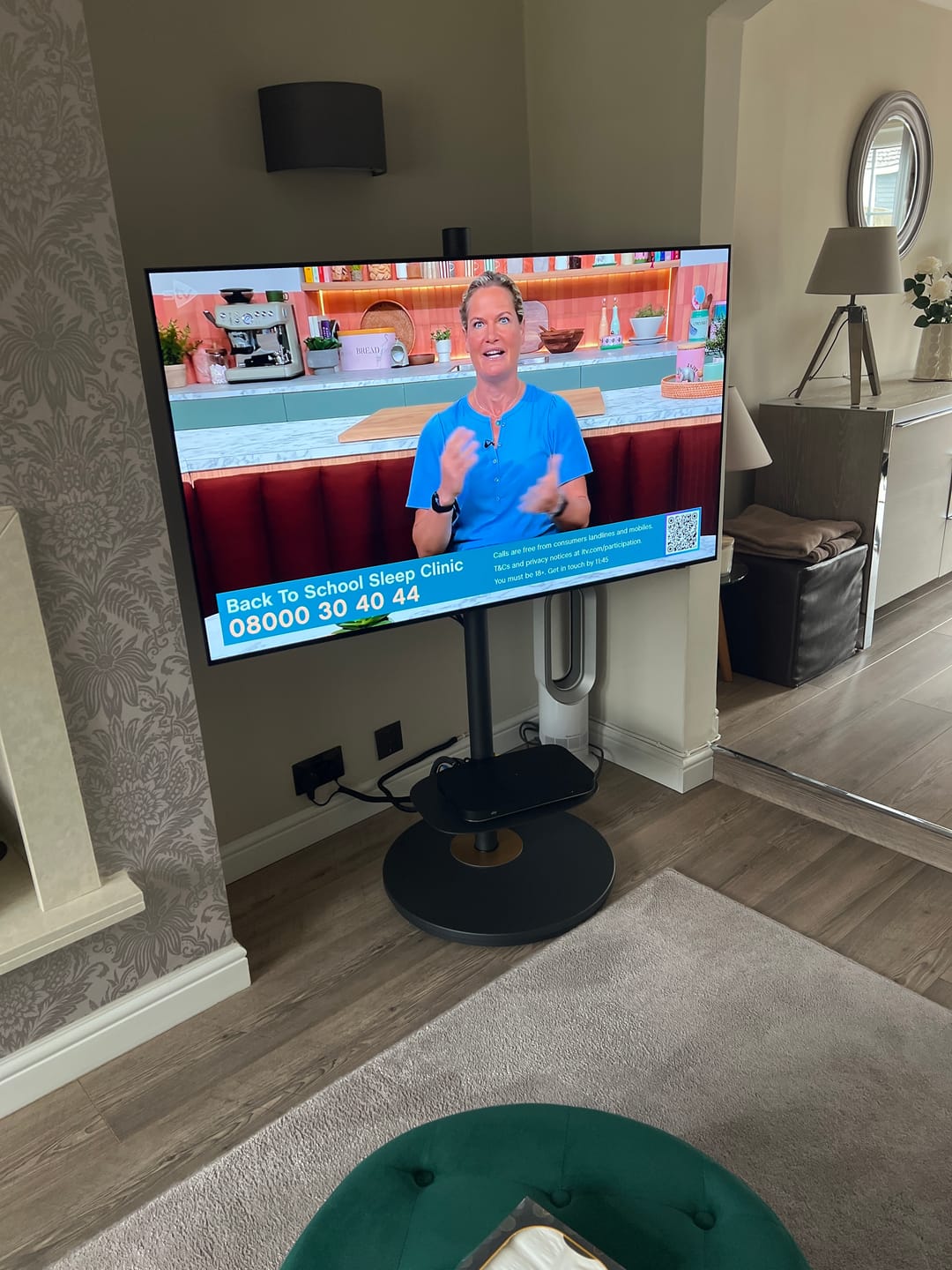 Customer photo review of Master V2 FT65 Floor TV Stand With Wheels