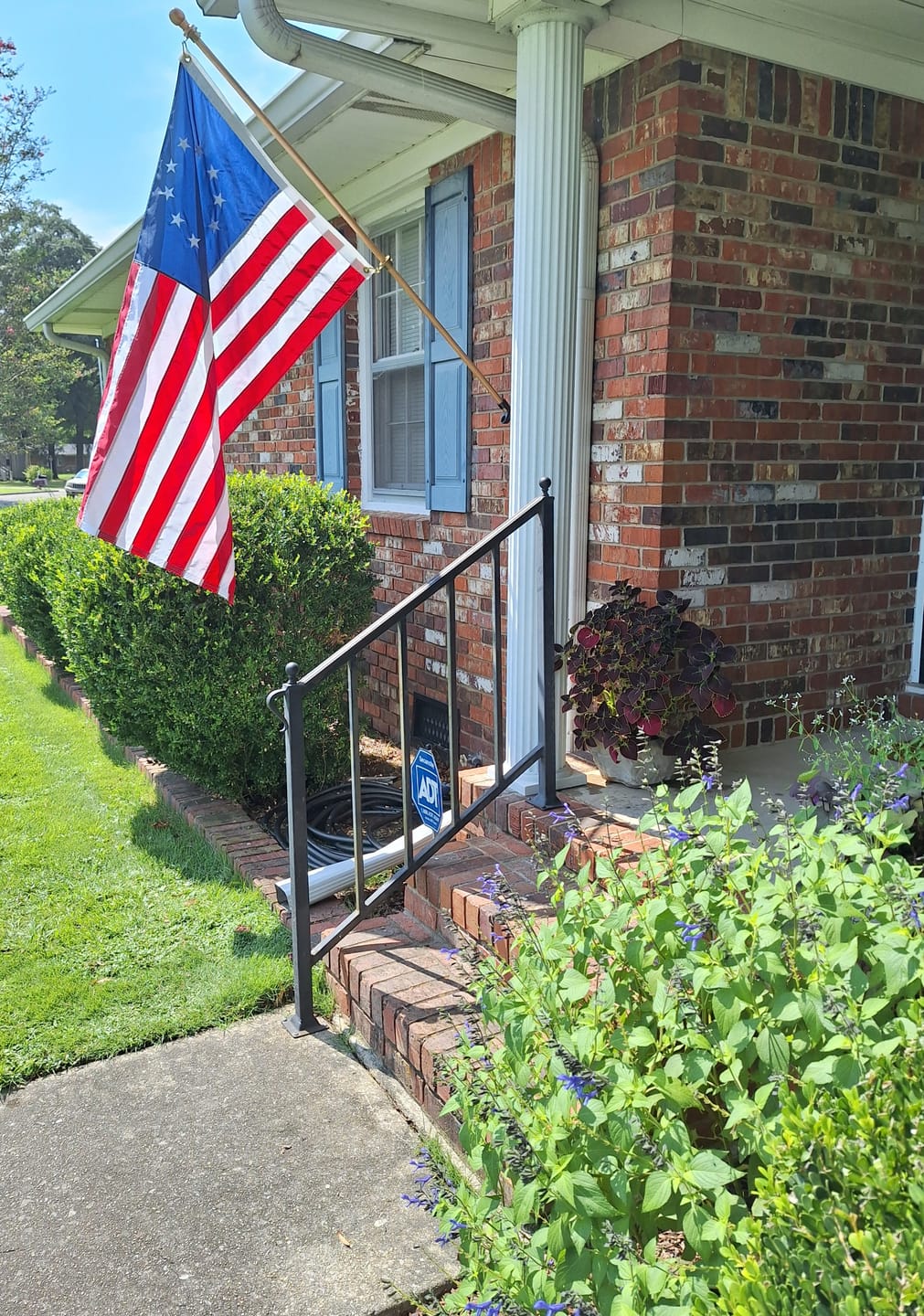 Customer photo review of 3' x 5' Betsy Ross Flag Set