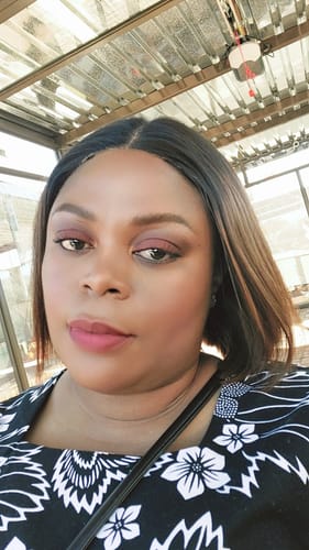 Customer photo review of 2X6 OMBRE CHOC BROWN VIETNAMESE SDD BONE STRAIGHT WIGS