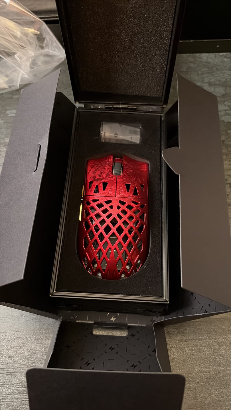 Customer photo review of ATK Blazing Sky Ghost Karbon Fiber Wireless Mouse