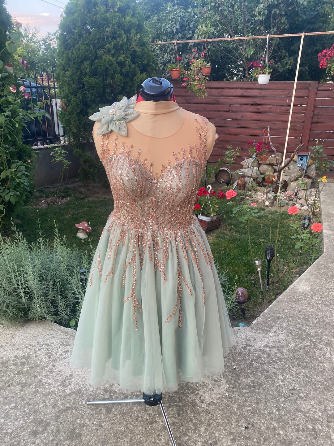 Customer photo review of Dantela Couture Auriu Rose cu Siraguri, cu Margele si Paiete