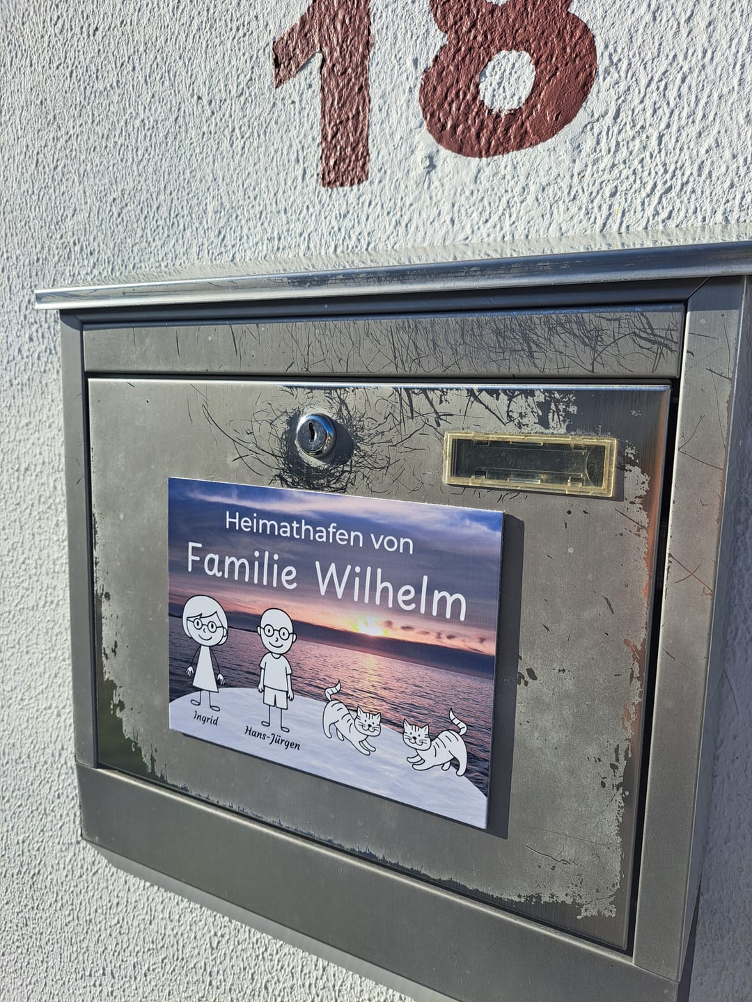 Customer photo review of Familien Türschild (UV- und wetterfest) inkl. Klebebefestigung