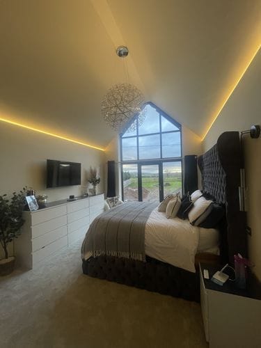 Customer photo review of Harris Chesterfield Winged Designer Bed