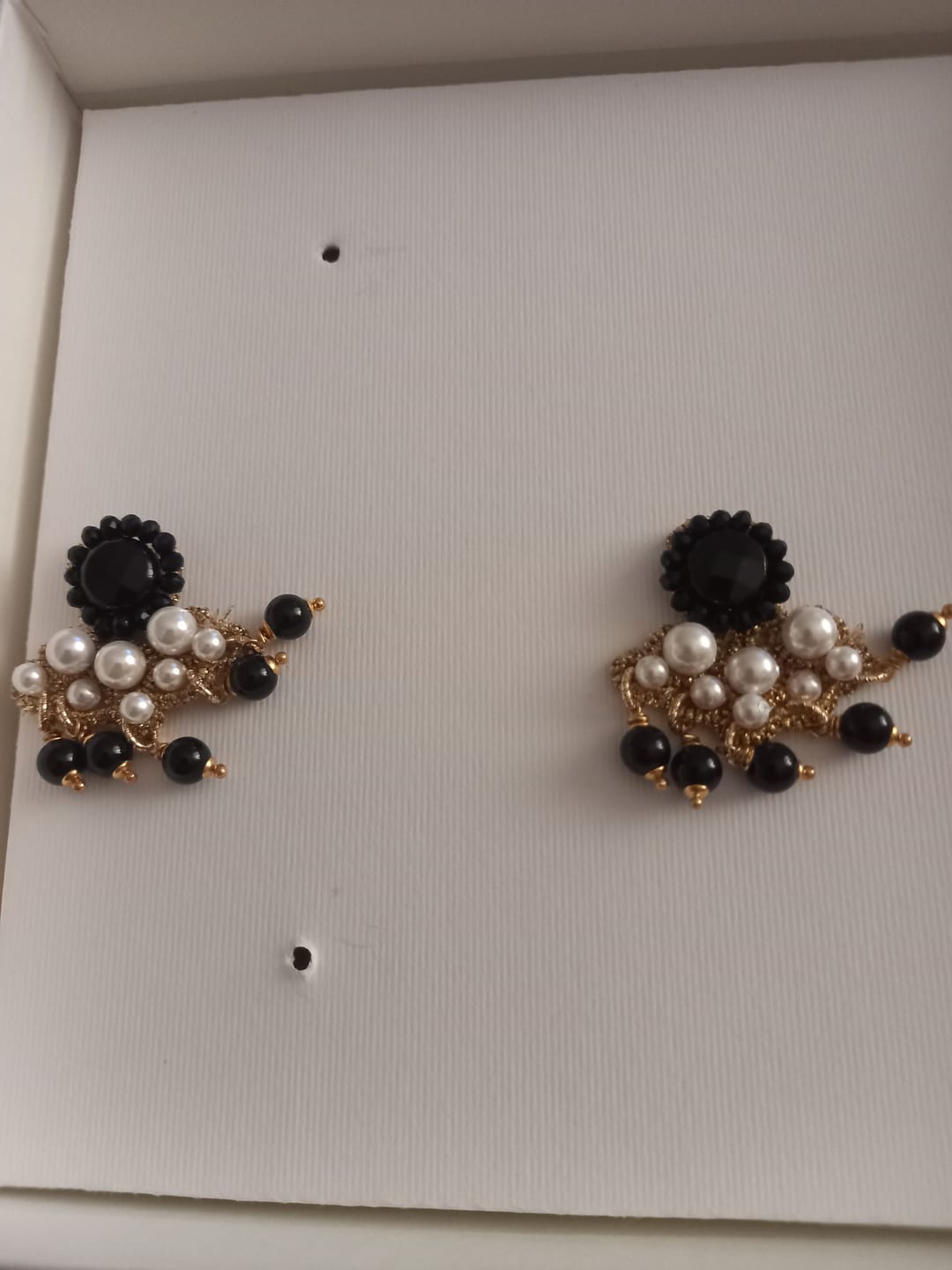Customer photo review of Orecchini a bottone Audrey onice