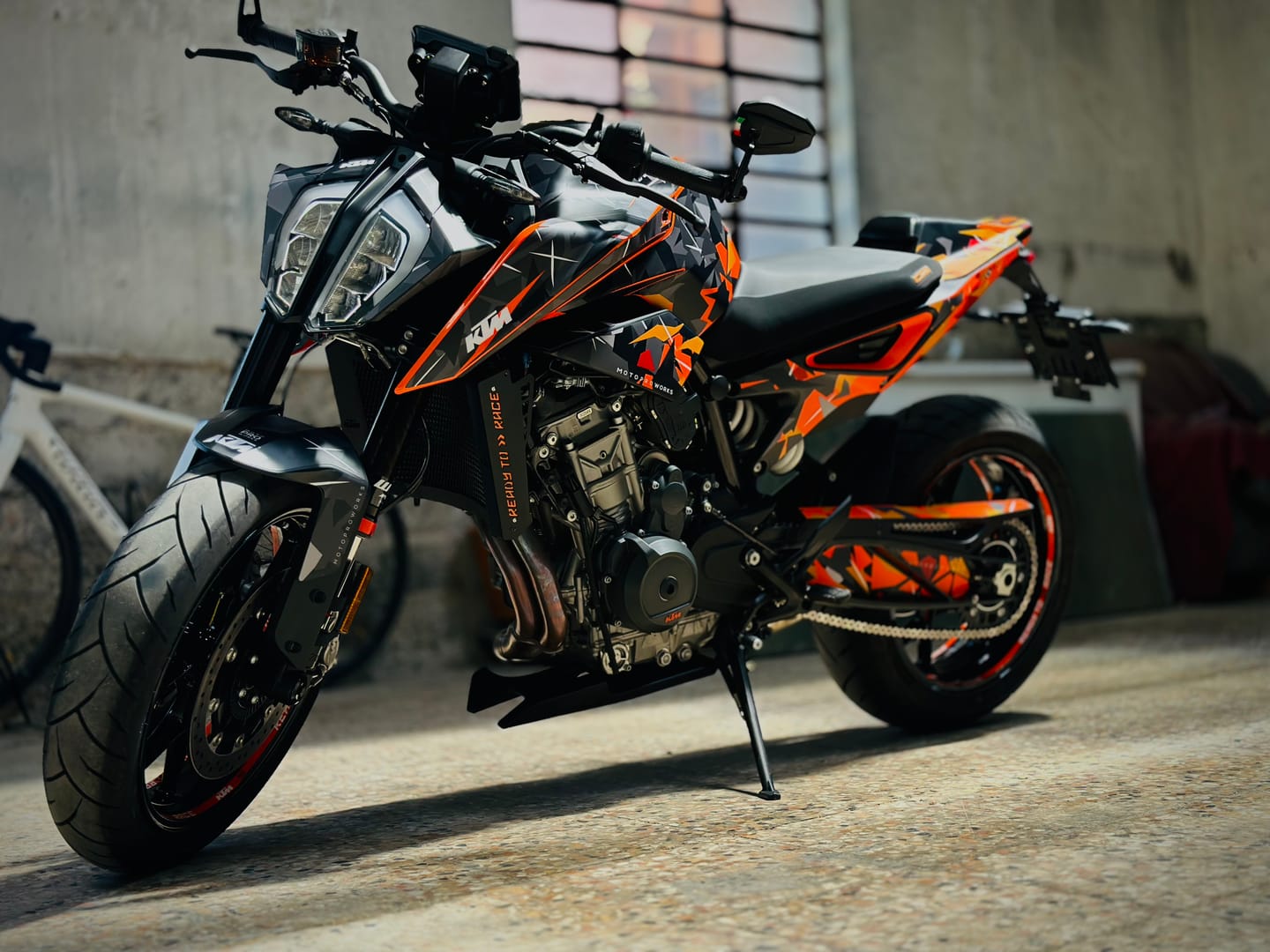 Customer photo review of KTM 790/890 Duke GRAPHICS - "Flake" (Black/Orange)