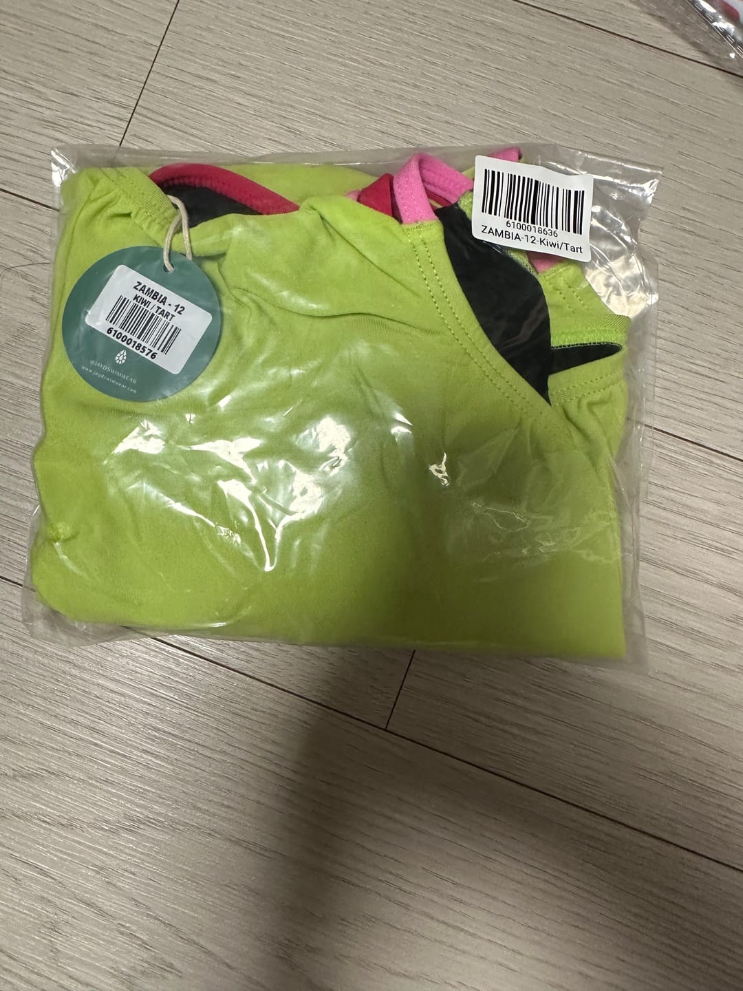Customer photo review of ZAMBIA ONE PIECE - Kiwi|Tart