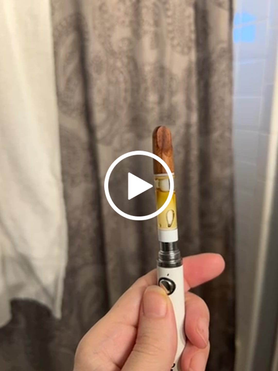 Customer video review of Strawberry Gelato THC Cart 1g Hybrid