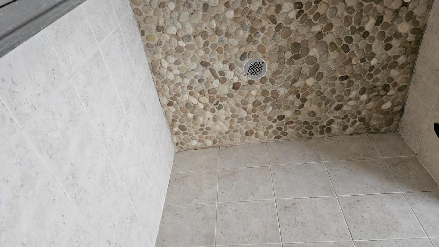 Customer photo review of ✨✨ Bathroom Cleaner: Sparkle in Seconds, No Harsh Fumes